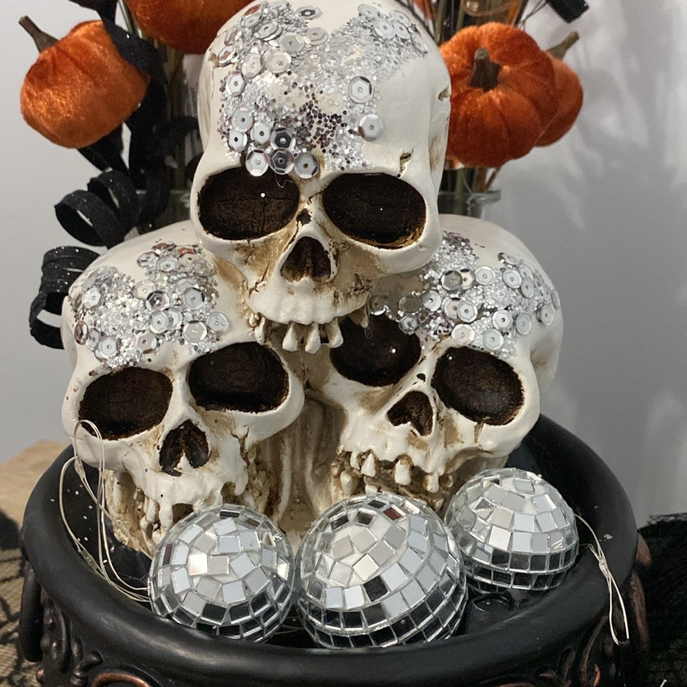 Christian Soriano Spooky  Sparkly Skulls Disco Color Changing Cauldron NWT